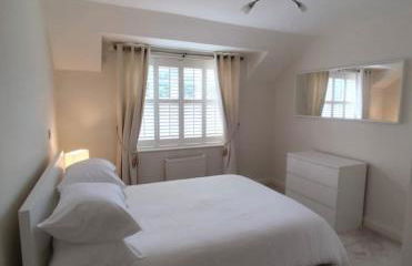 SIX at Wooburn Green Cosy Retreat with Balcony near LEGOLAND Lapland UK and Windsor - Foto 7