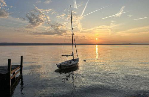 Boat, Grill and Unwind Lakefront Cayuga Home! - Foto 27