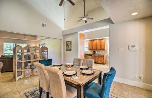 Spacious Seabrook Home with Patio 1 Mi to Beach! - Foto 13