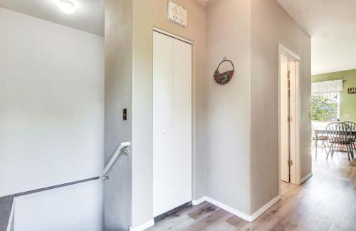 Harrison Home with Grill and Lake Views Walk to Town! - Foto 12