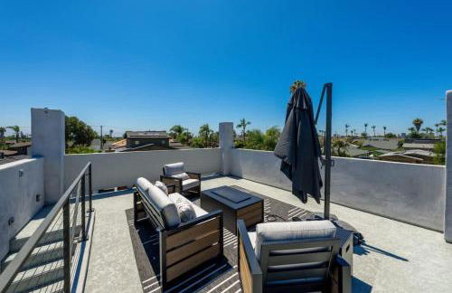 Modern Urban Escape Rooftop & Walkable Fun - Foto 21