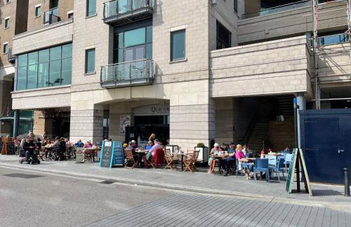 Quay & Sea View Spacious Modern Secure Parking - Photo 32