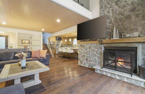 Luxurious Poconos Retreat - Hot Tub, Sauna, Games - Foto 15