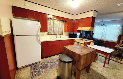 TJs Escape Landmark Oak Tree 1mile2river - Foto 15