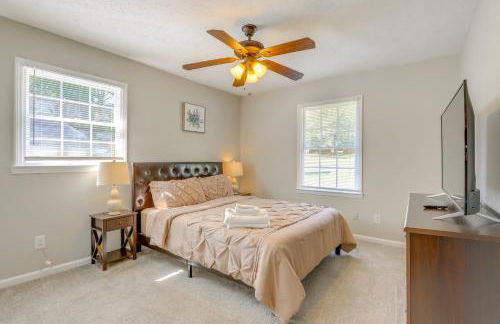 Deck and Game Room Family Home in Stockbridge! - Foto 14