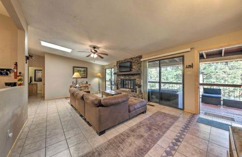 All-Season Alto Getaway with Fire Pit and Deck! - Foto 5