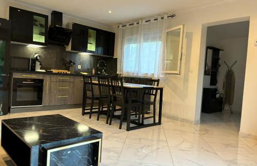 Proche Gare Paris-CDG Stade-de-France Astérix Expo - Foto 32