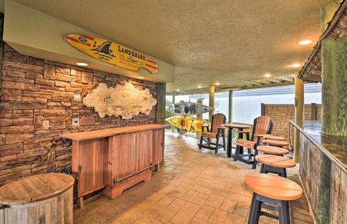 Chic Home: Ocean Views, Hot Tub & Game Room! - Foto 38