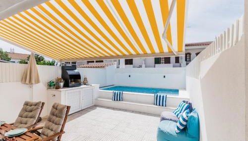 StaySalty - Resort Style Family Beach House with Pool - Foto 1