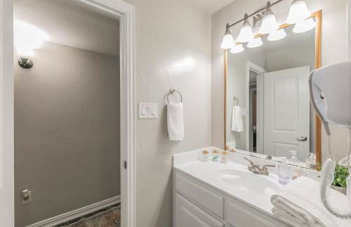 Central 3Bed2B at AT&T - Cowboy Stadium - Texas Live - Photo 15