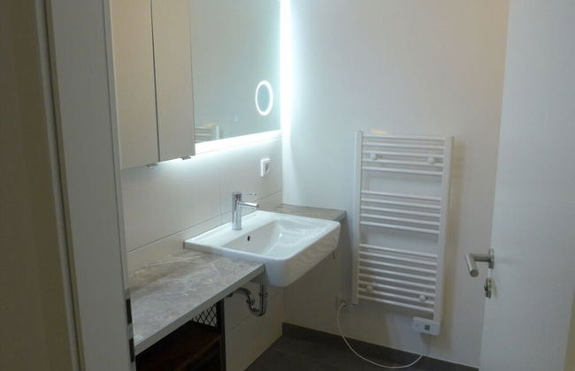 City Center Modern Retreat - Photo 8