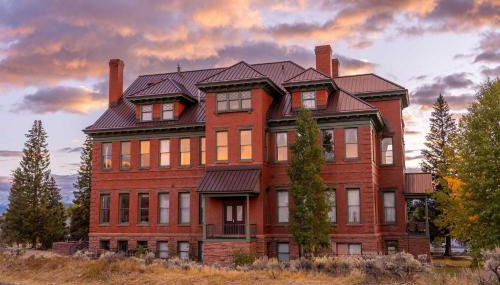 Beautiful Mountain Views in Iconic Building - Foto 1