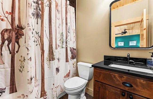 Black Bear & Blue Heron by Avantstay 2 Lakefront Homes, Sleeps 43 Pool, Dock, Theater - Foto 50