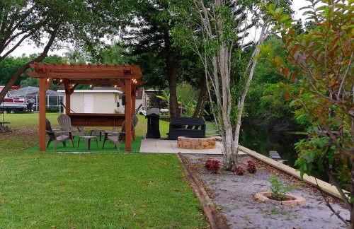 Villa Varona Resort, Heated Pool, Ping-Pong, Pool Table, Fire Pit and Pergola - Foto 40