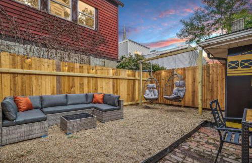 Cozy Southside Pitt home w/ Pool Table +Yard - Foto 12