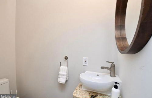 Elegant 5BR home near Capitol Hill! Free Parking! - Foto 24