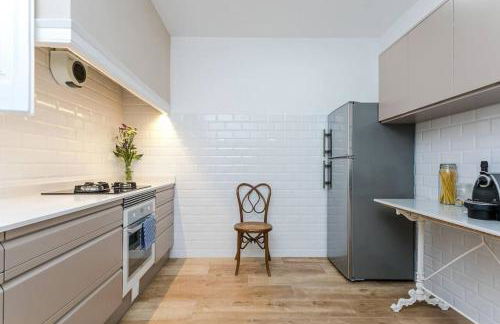 Lovely Designed House Connected To Center - Foto 21