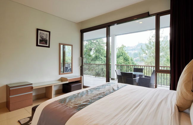 Mentari Hill View 8 BR heated pool and movie room - Photo 12