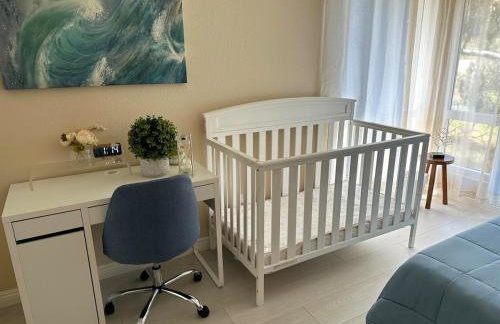 Entire Private Home with 3 Bedrooms 2 Bathrooms, Family Home Free Pool, Tub and Parking, Available Now - Foto 14