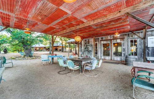 Luxury Airstream Campsite Nestled Beneath Oak Trees Outside of Austin, Texas - Foto 67