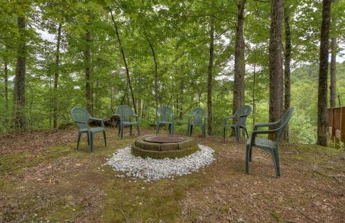 Ole Bear Paw Cabin - Cherry Log GA - Cozy Retreat, Stunning Views, Hot Tub, Outdoor Fire Pit, Porch Swing - Foto 27
