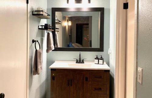 The Redwood Guesthouse at the Floras Lake Getaway - Foto 29