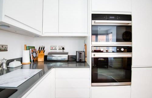 Spire View - New Forest Holiday Home - Photo 23