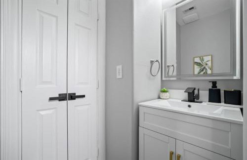 Waterfront Home with Views - Hot Tub & Movie Theatre - Foto 29