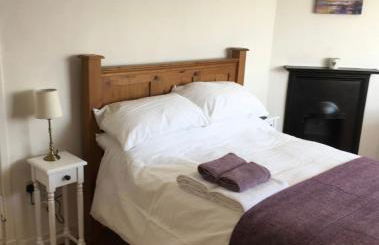 Cosy Arts & Crafts Cottage with stunning views - Photo 6