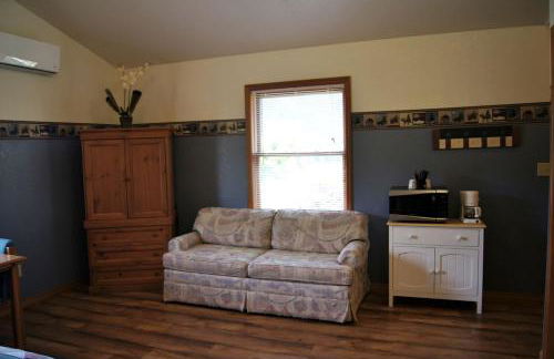 Charming Cabin by the Umpqua River Perfect for an Outdoor Getaway in Oregon - Foto 2