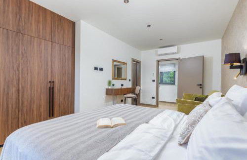 Villa Lastine by Villsy - Photo 40