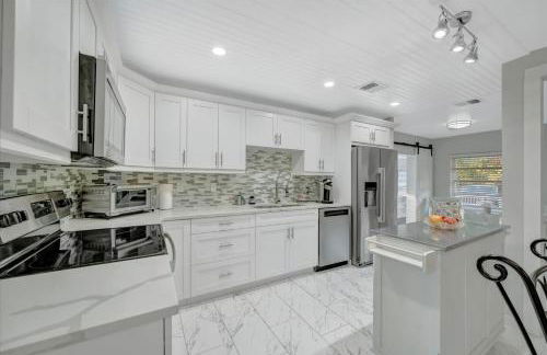 Sleeps 8 Near Busch Gardens with BBQ and Fenced Yard - Foto 11