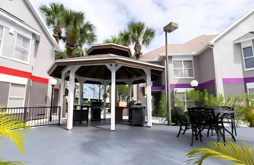 Whimsical Condo 1.5M from Disney - Foto 26