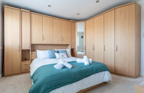 Spacious Seaside Home in Peaceful Coastal Setting - 5 Minutes Walk to the Beach - Foto 6