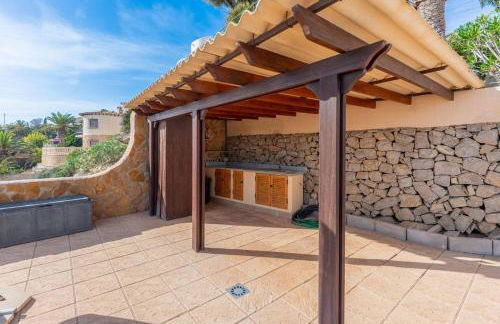 Frontline Villa - Photo 25