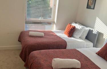 Great Ambience 3-Bedroom for Groups & Contractors - Photo 17