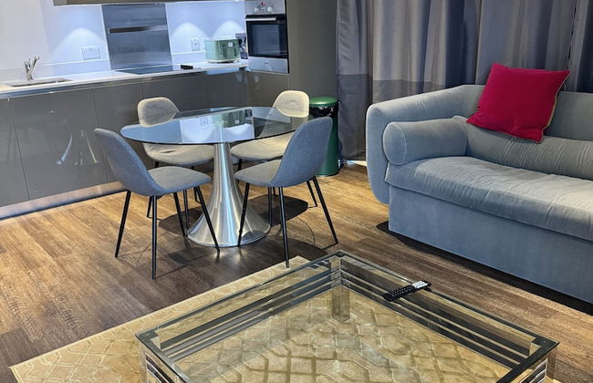 Phoenix 2 Bedroom Apartment in london - Photo 14