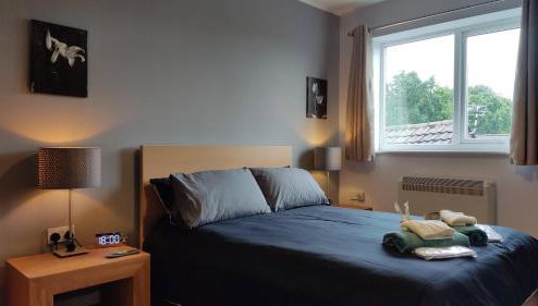 Modern 1-Bed Flat in Wigan - Foto 1, towels