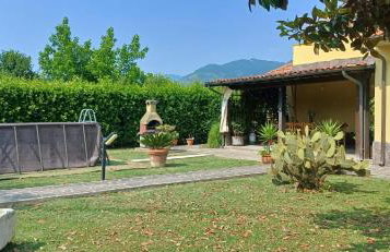 Charme rustico con ampio giardino e piscina con due camere - Foto 9