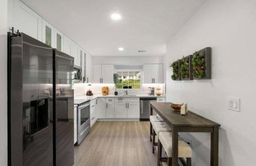 Stroll to Downtown Alpharetta AND Avalon Shops - Foto 14