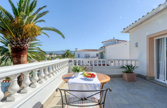 4 bedroom House in Castelló d'Empúries with private pool and garden - Photo 24