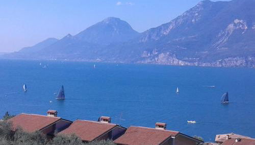 Appartamenti Casa Nina, lago,montagne, uliveti - Foto 2, Garden view