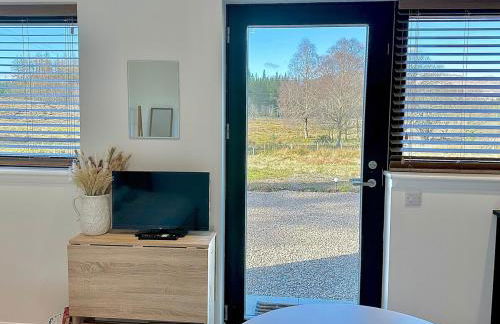 Eco-Friendly Highland Suite with Mountain Views - Photo 19