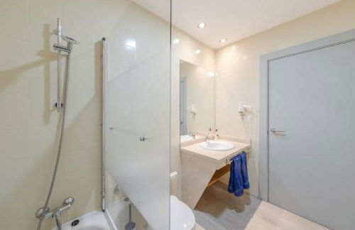 Apartment with free parking and pool - Foto 18