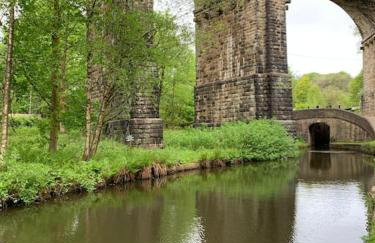 Luxury Attic Studio, heart of Uppermill, Saddleworth - Foto 5