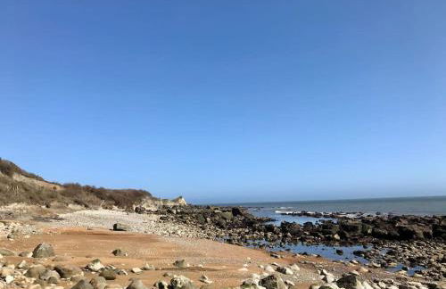 Relaxing private entrance ensuite room with stunning sea view and swimspa - Photo 31