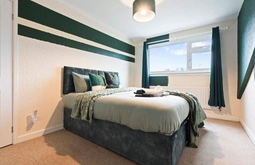 Stylish 4-Bed City Apartment, Sleeps 6, Ample Parking & Free Wi-Fi - Foto 3