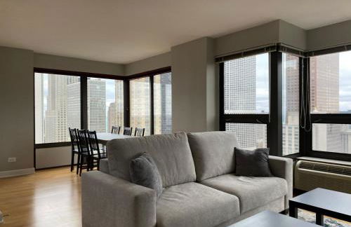River North Magnificent Mile Condo, Lake and City Views, 43rd Floor Corner, Parking Included! - Foto 6