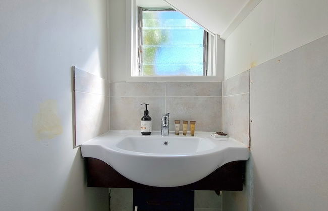 Lovely 2- Bedroom Unit with Free Parking - Photo 16