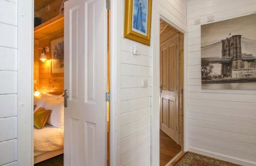 Astbury Falls Luxury Retreats - Photo 17